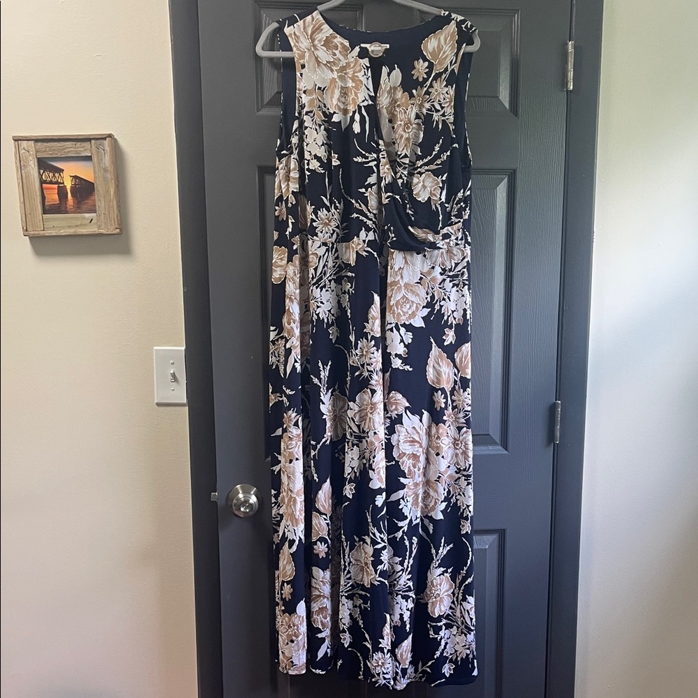 NWT Studio I Navy and Ivy Floral Dress